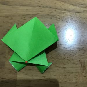 カエルの折り紙でかわいい作り方 ぴょんぴょん跳ねる蛙の簡単な折り方 生き生き市場